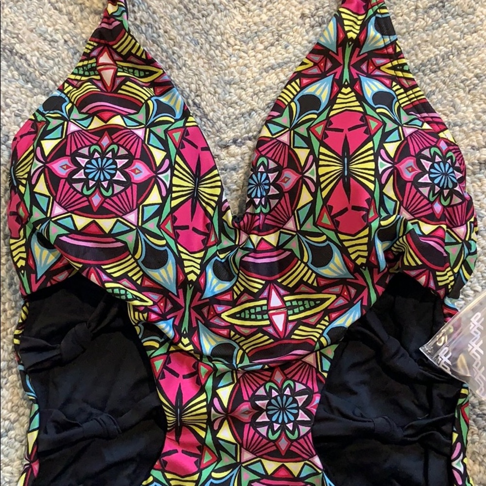 Pily Q one piece NWT and bag - Picture 3 of 4